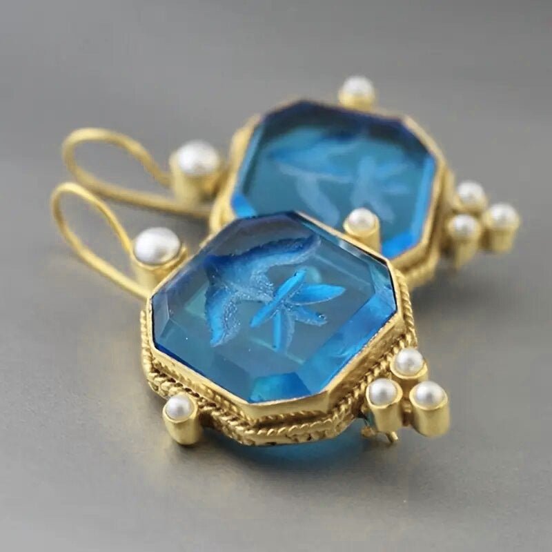 Charming Piece for Any Occasion