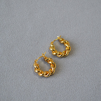 Elegant Gold Earring for Every Occasion