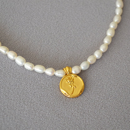 Beautiful Gold Necklace with Unique Style