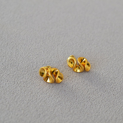 Elegant Gold Earring for Every Occasion