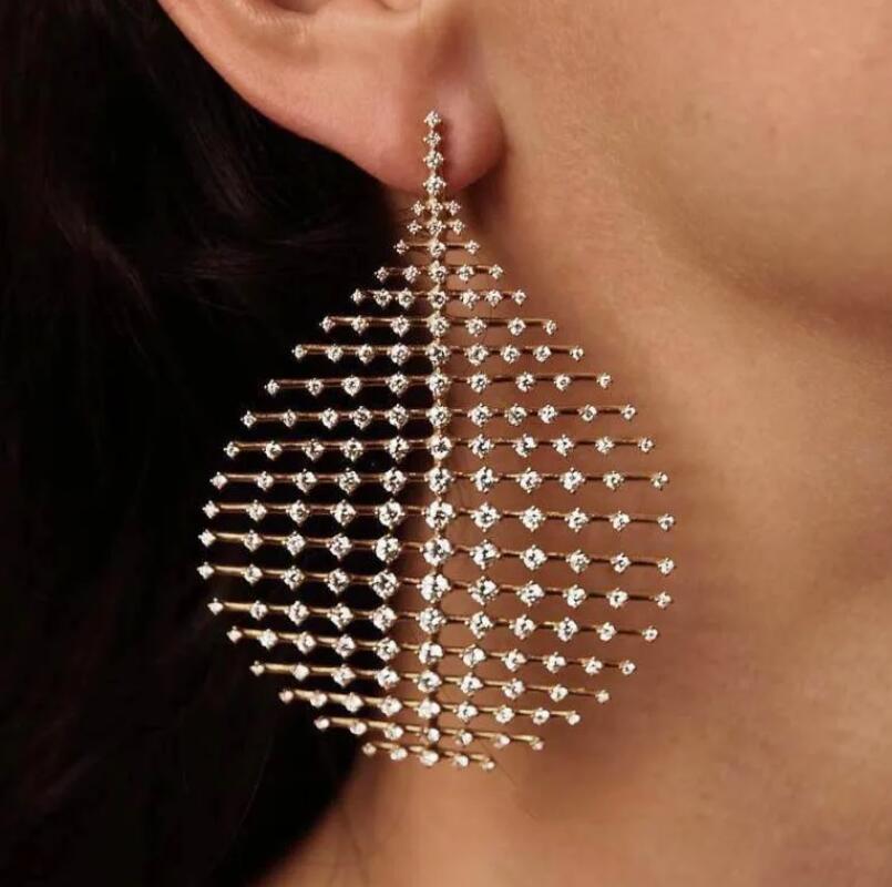 Charming Gold Earring for Any Occasion