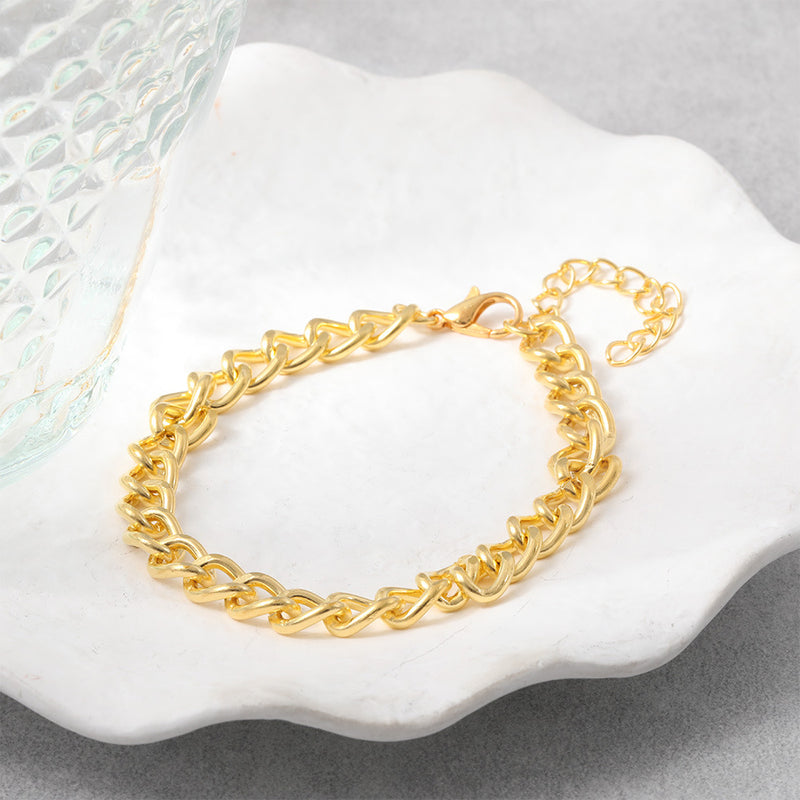 Romantic Gold Bracelet for Special Moments