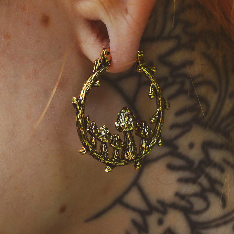 Charming Gold Earring for Any Occasion