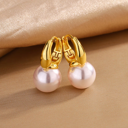 Romantic Gold Earring for Special Moments