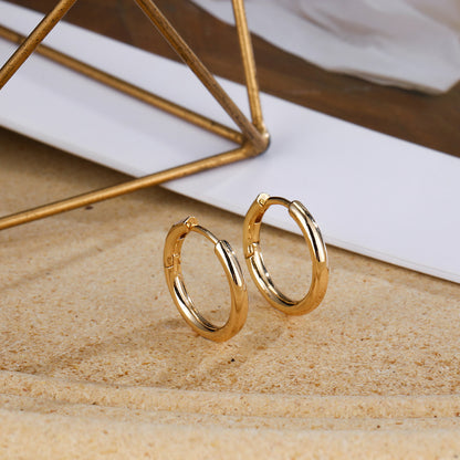 Classic Gold Earring with Timeless Appeal