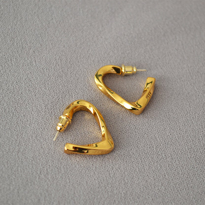 Classic Gold Earring with Timeless Appeal