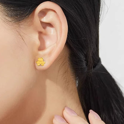 Classic Gold Earring with Timeless Appeal