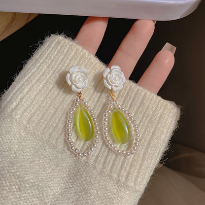 Beautiful Pearl Earring with Unique Style