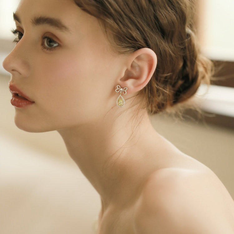Romantic Gold Earring for Special Moments