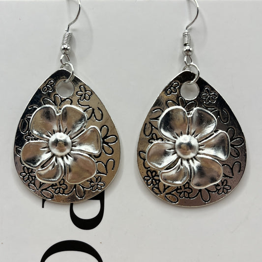 Charming Earring for Any Occasion
