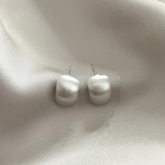 Romantic Silver Earring for Special Moments