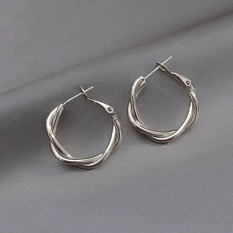 Charming Silver Earring for Any Occasion