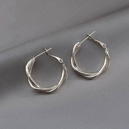 Charming Silver Earring for Any Occasion