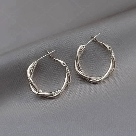 Charming Silver Earring for Any Occasion