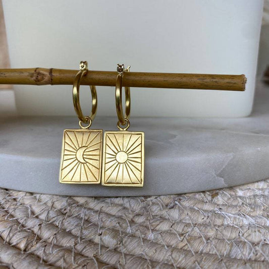 Romantic Gold Earring for Special Moments