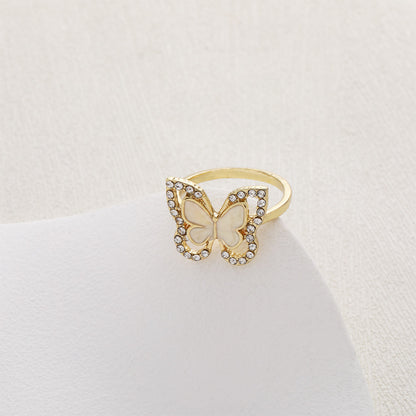 Classic Gold Ring with Timeless Appeal