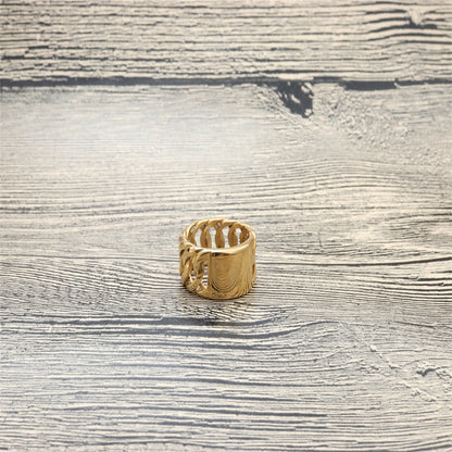 Classic Gold Ring with Timeless Appeal