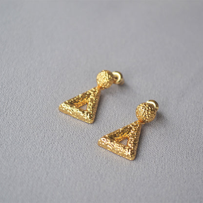 Elegant Gold Earring for Every Occasion