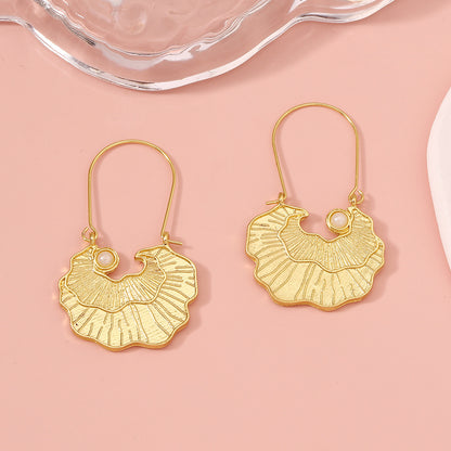 Classic Gold Earring with Timeless Appeal