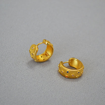 Charming Gold Earring for Any Occasion