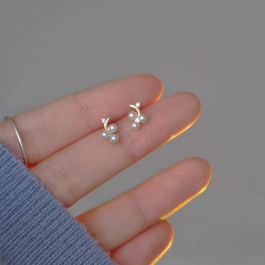 Beautiful Pearl Earring with Unique Style