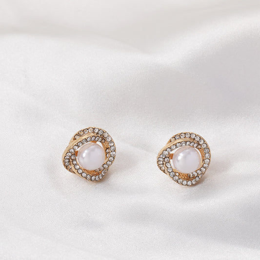 Romantic Pearl Earring for Special Moments