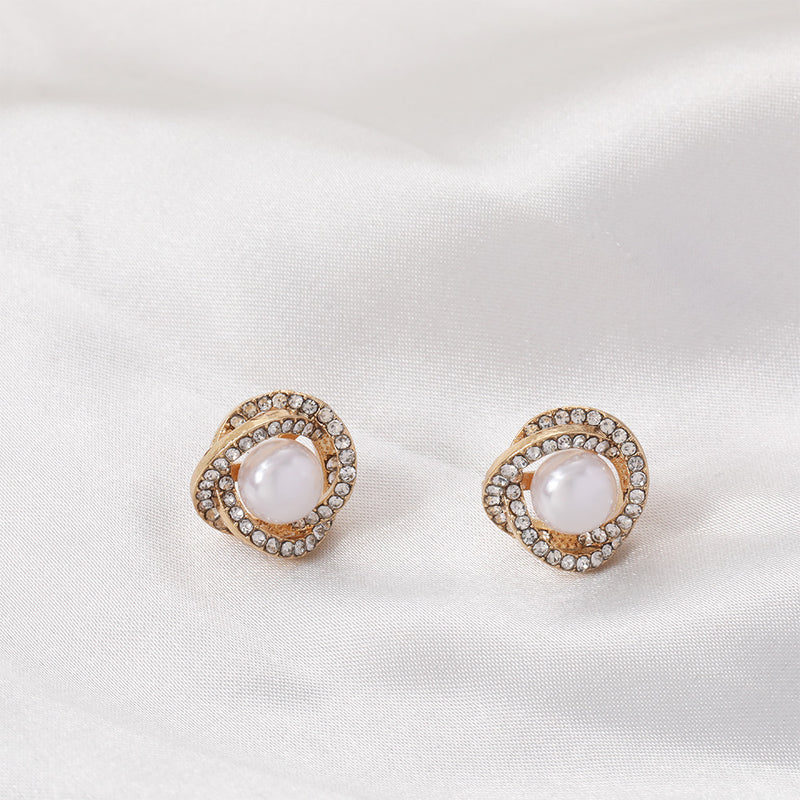 Romantic Pearl Earring for Special Moments