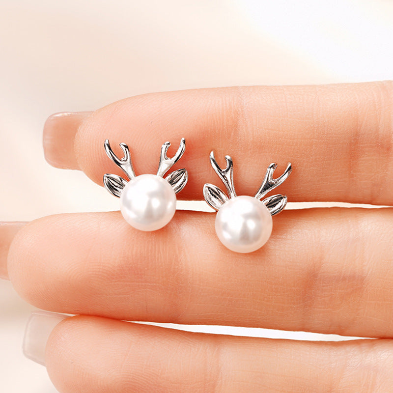 Beautiful Pearl Earring with Unique Style