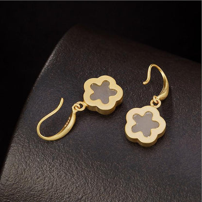 Classic Gold Earring with Timeless Appeal