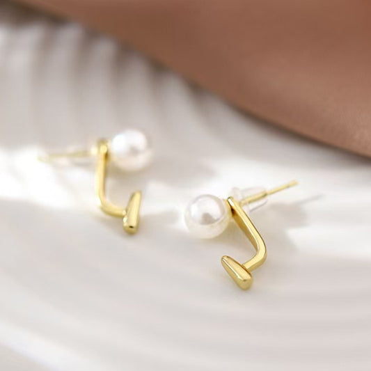 Beautiful Pearl Earring with Unique Style