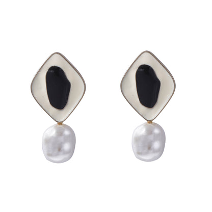 Stunning Pearl Earring for Daily Wear