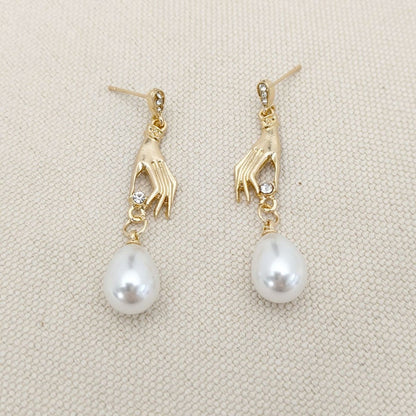Romantic Pearl Earring for Special Moments