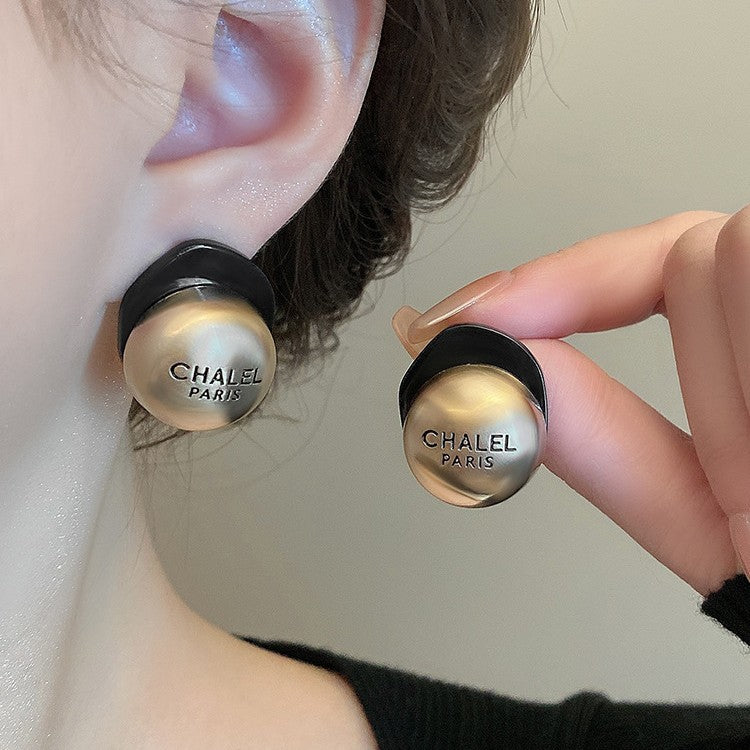 Stunning Gold Earring for Daily Wear