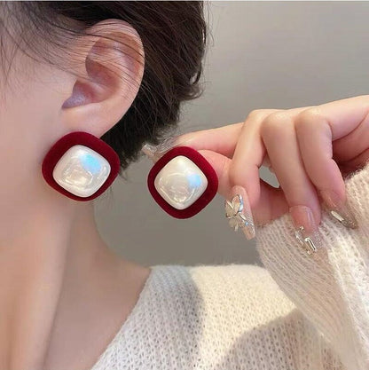 Beautiful Pearl Earring with Unique Style