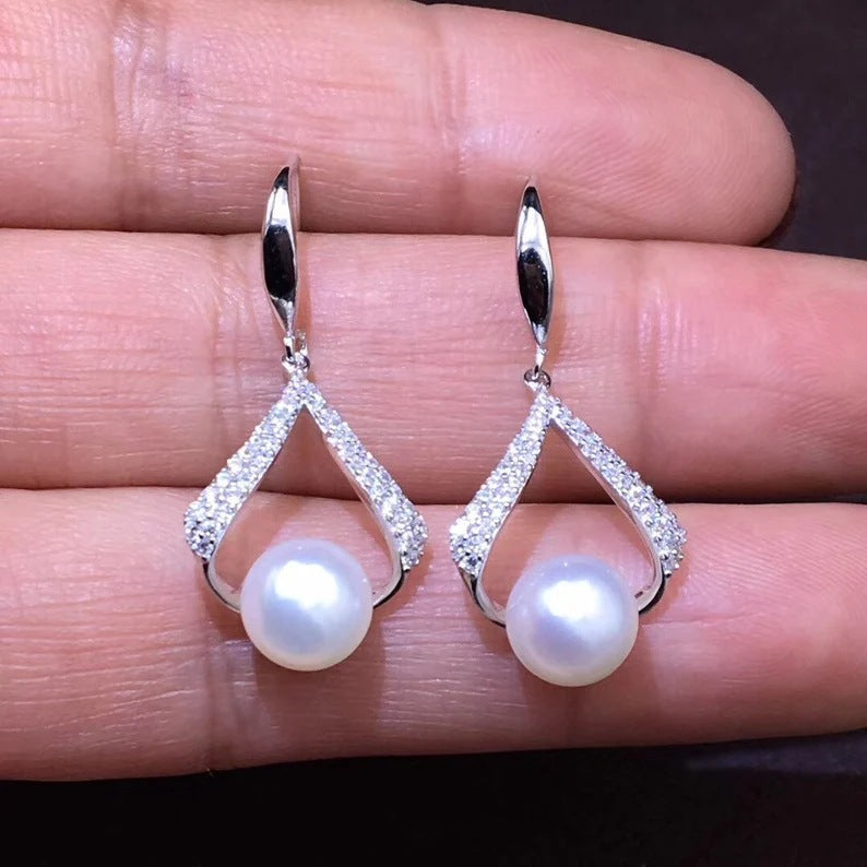 Classic Pearl Earring with Timeless Appeal