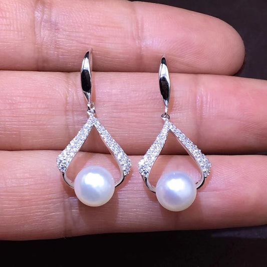 Classic Pearl Earring with Timeless Appeal