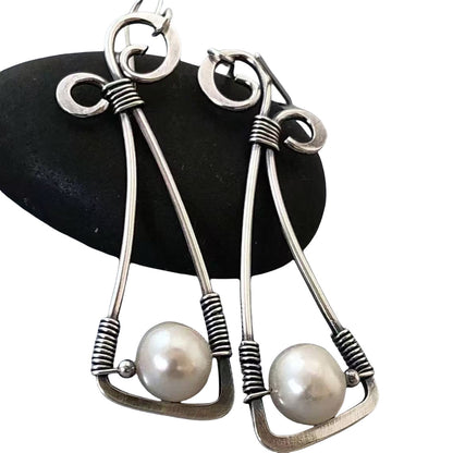 Romantic Pearl Earring for Special Moments