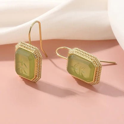 Charming Piece for Any Occasion