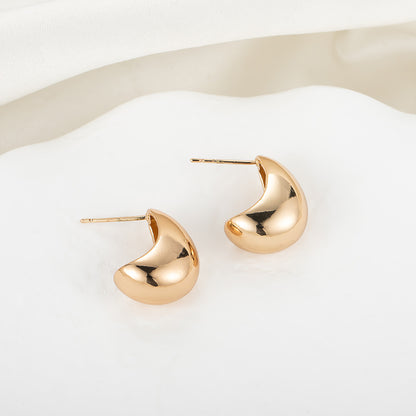 Romantic Gold Earring for Special Moments