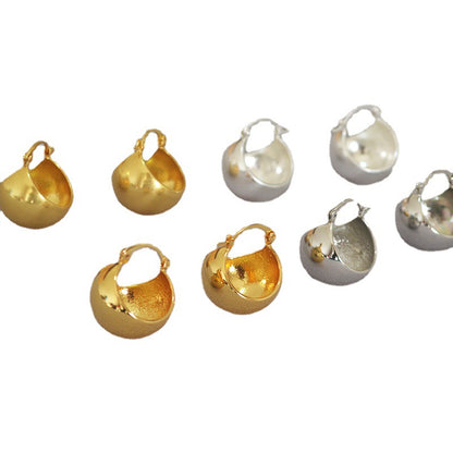 Classic Gold Earring with Timeless Appeal