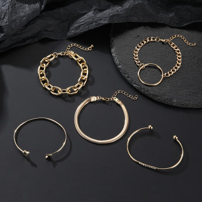Romantic Gold Bracelet for Special Moments