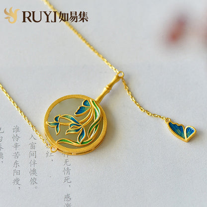 Classic Silver Necklace with Timeless Appeal