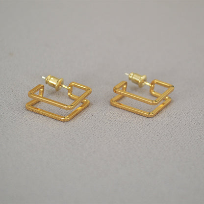 Charming Gold Earring for Any Occasion