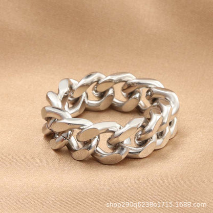 Classic Chain with Timeless Appeal