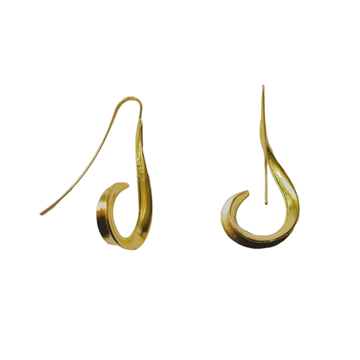 Charming Gold Earring for Any Occasion