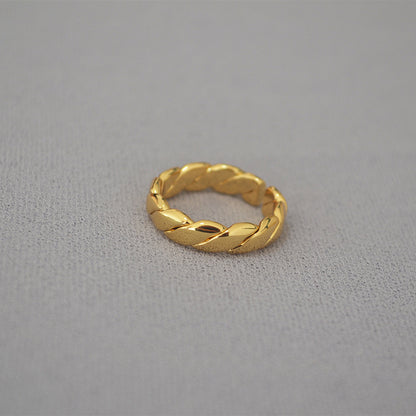 Romantic Gold Ring for Special Moments