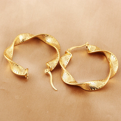 Charming Gold Earring for Any Occasion