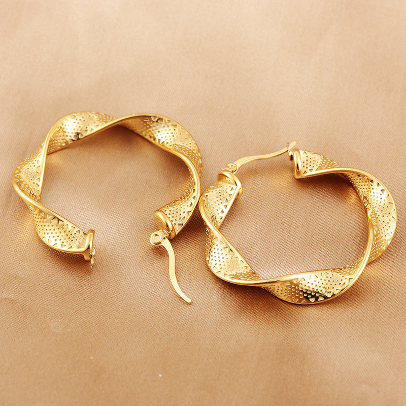 Charming Gold Earring for Any Occasion