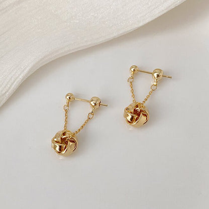 Charming Gold Earring for Any Occasion