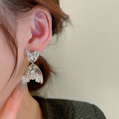 Charming Silver Earring for Any Occasion